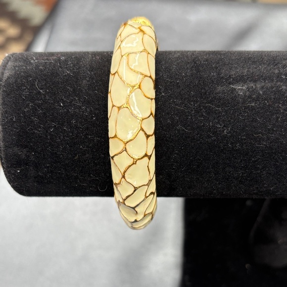 Kenneth Jay Lane Cream and Gold Bracelet - Picture 1 of 4